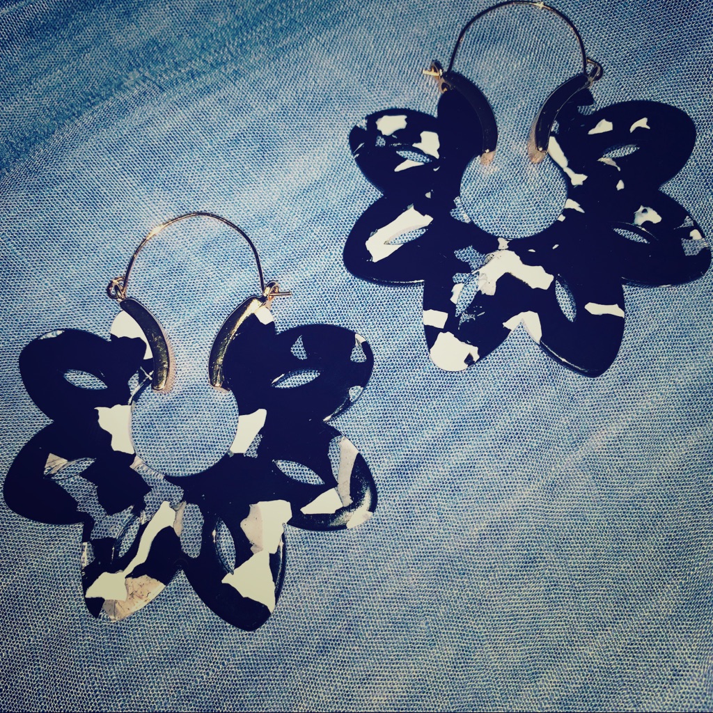 Black Gold And White Stunning Earring!